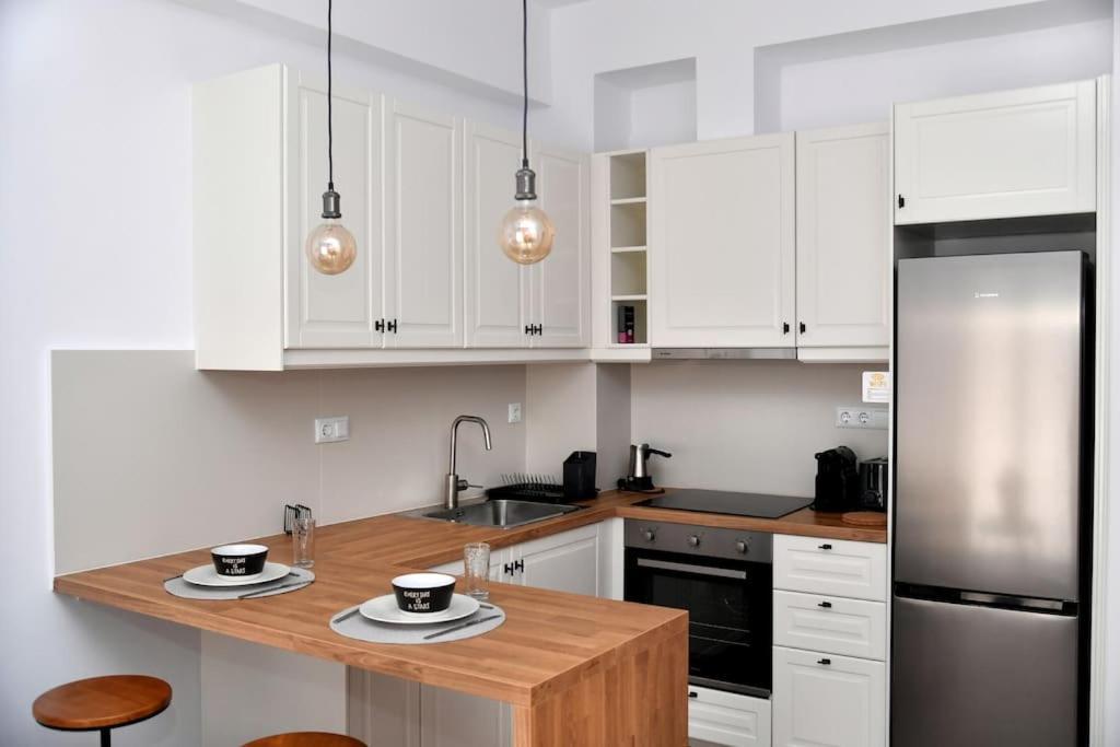 Modern Apartment In Ipitou, Plaka Athens Ngoại thất bức ảnh